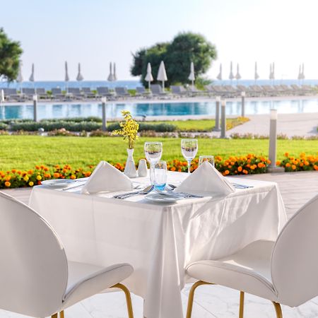 Ivi Mare - Designed For Adults By Louis Hotels Geroskipou Bagian luar foto The resort's pool