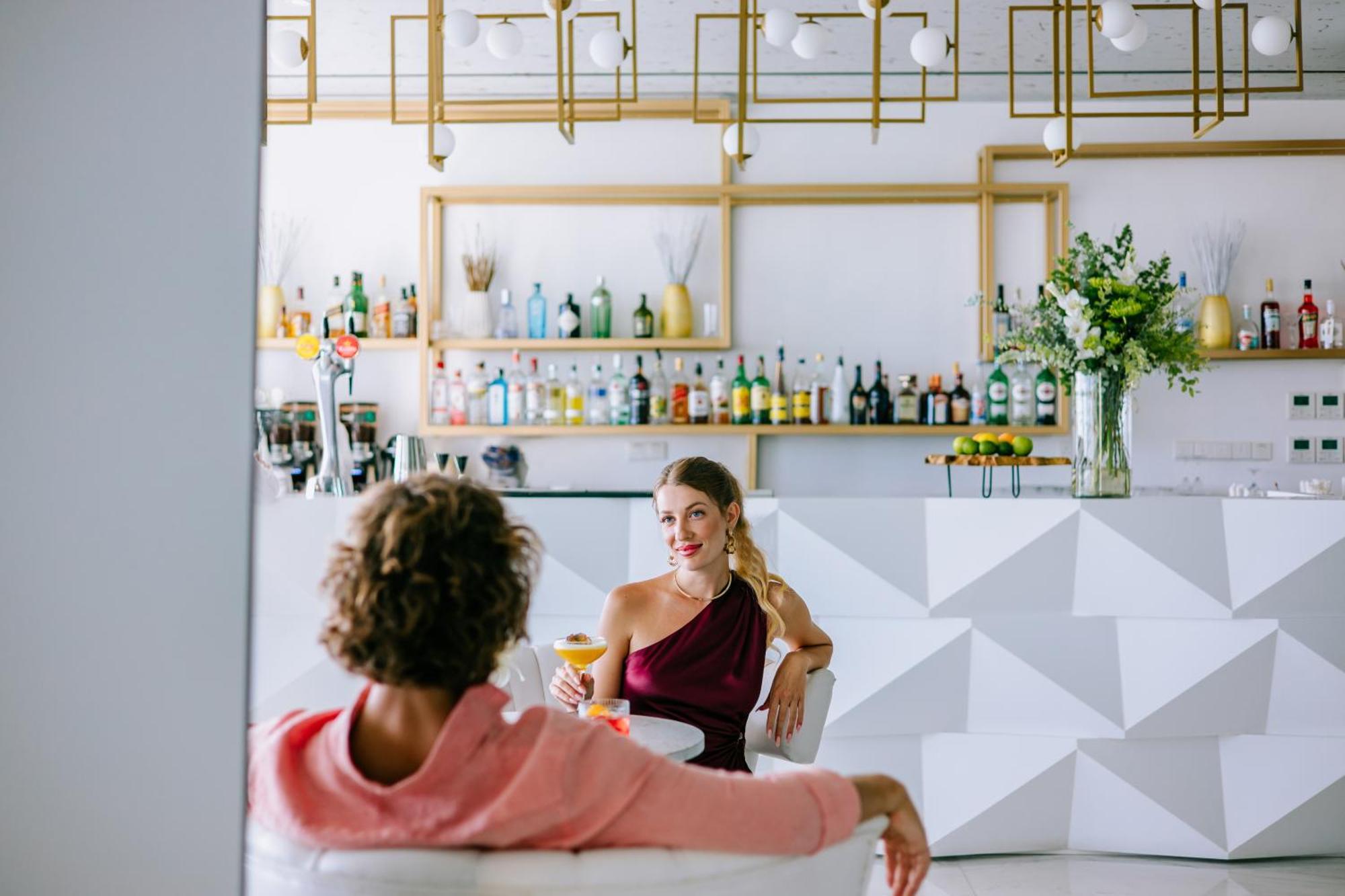 Ivi Mare - Designed For Adults By Louis Hotels Geroskipou Bagian luar foto The bar at the 2018 edition of the Berlinale
