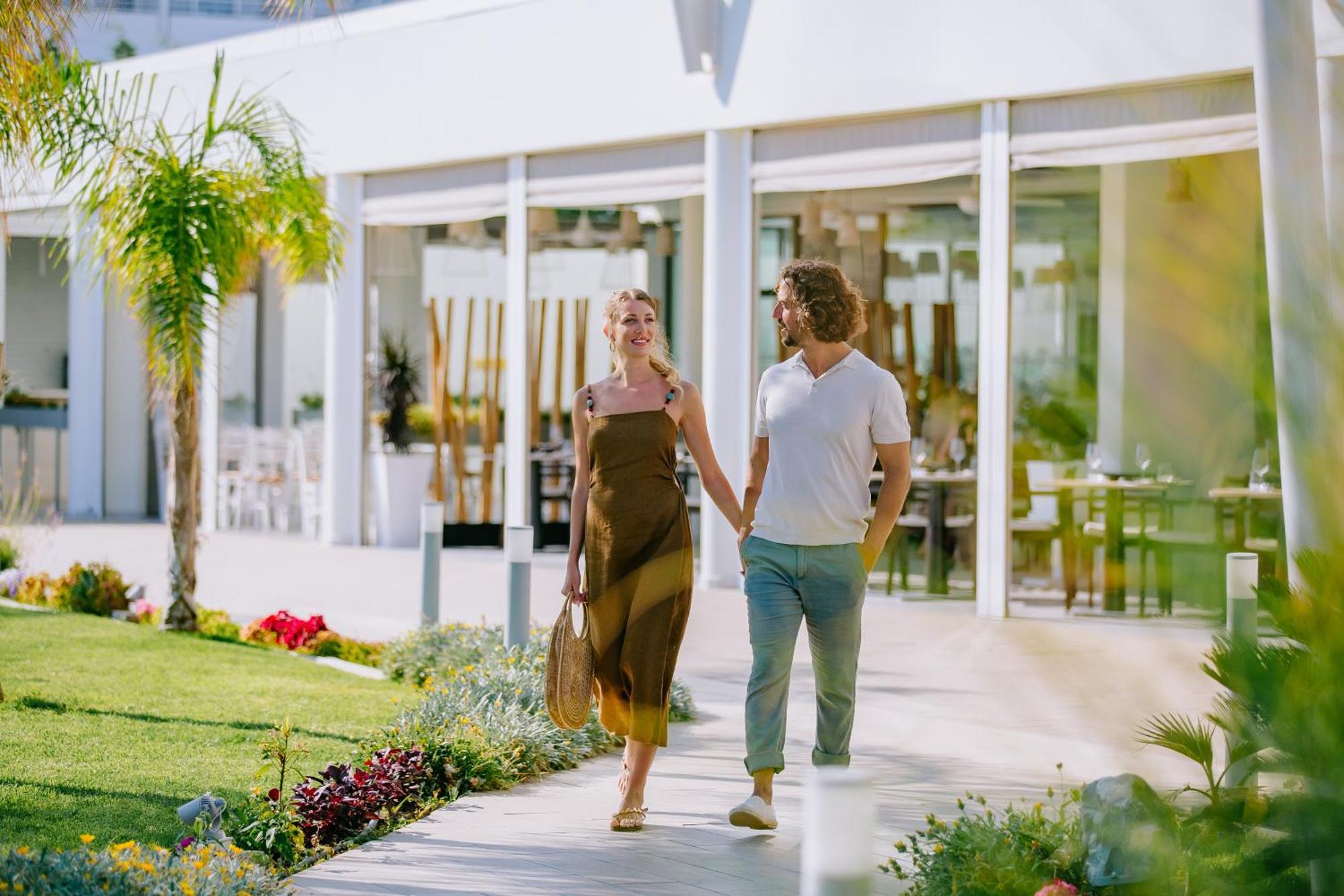 Ivi Mare - Designed For Adults By Louis Hotels Geroskipou Bagian luar foto The Village