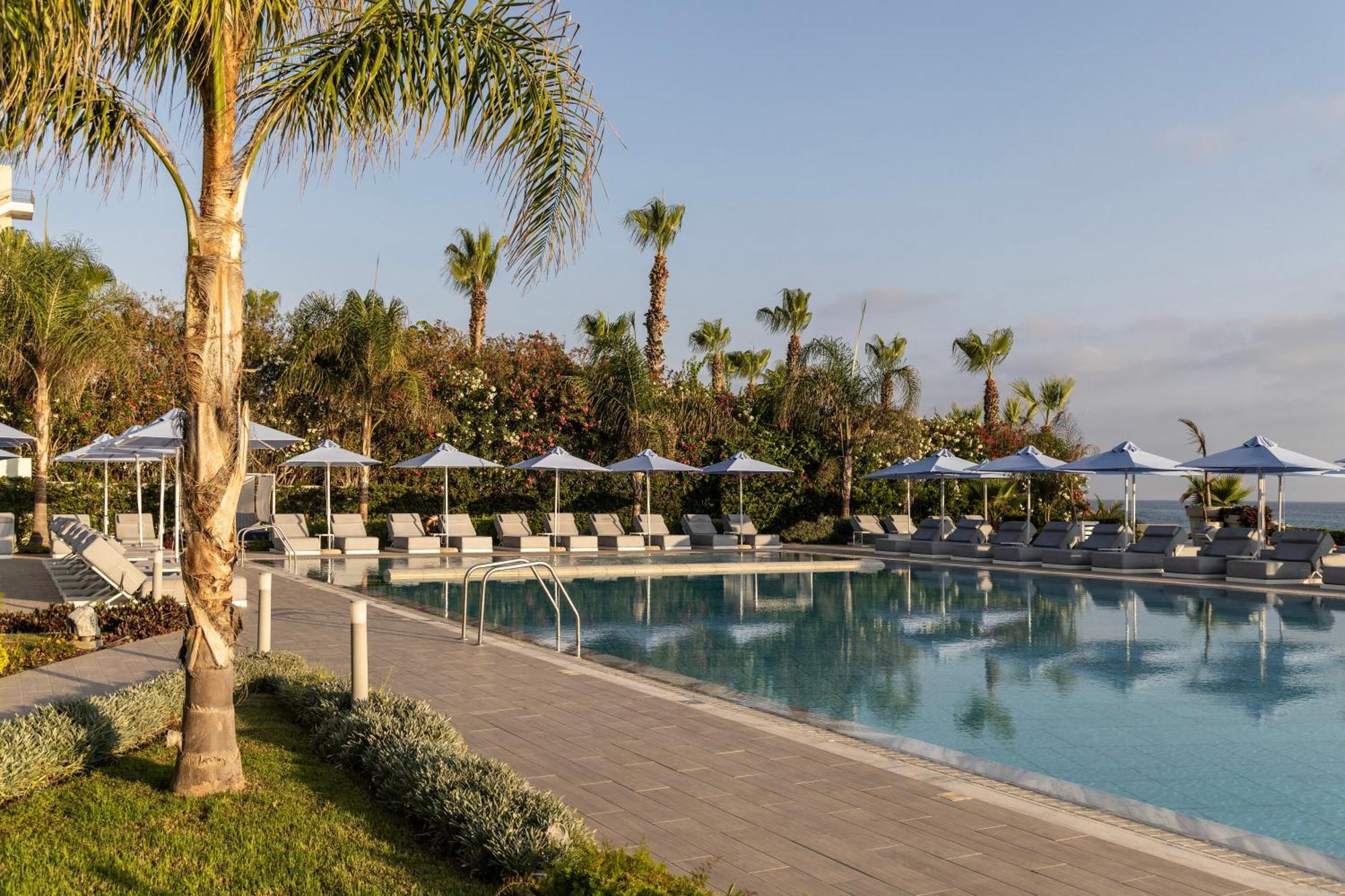 Ivi Mare - Designed For Adults By Louis Hotels Geroskipou Bagian luar foto The pool at the hotel