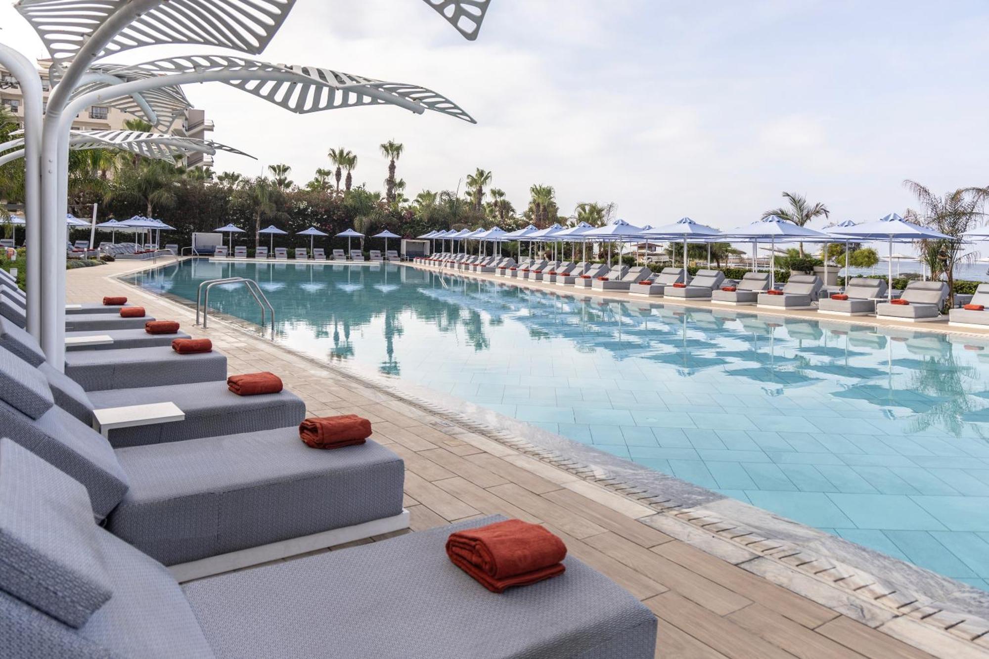 Ivi Mare - Designed For Adults By Louis Hotels Geroskipou Bagian luar foto Pool at the Hilton Tel Aviv