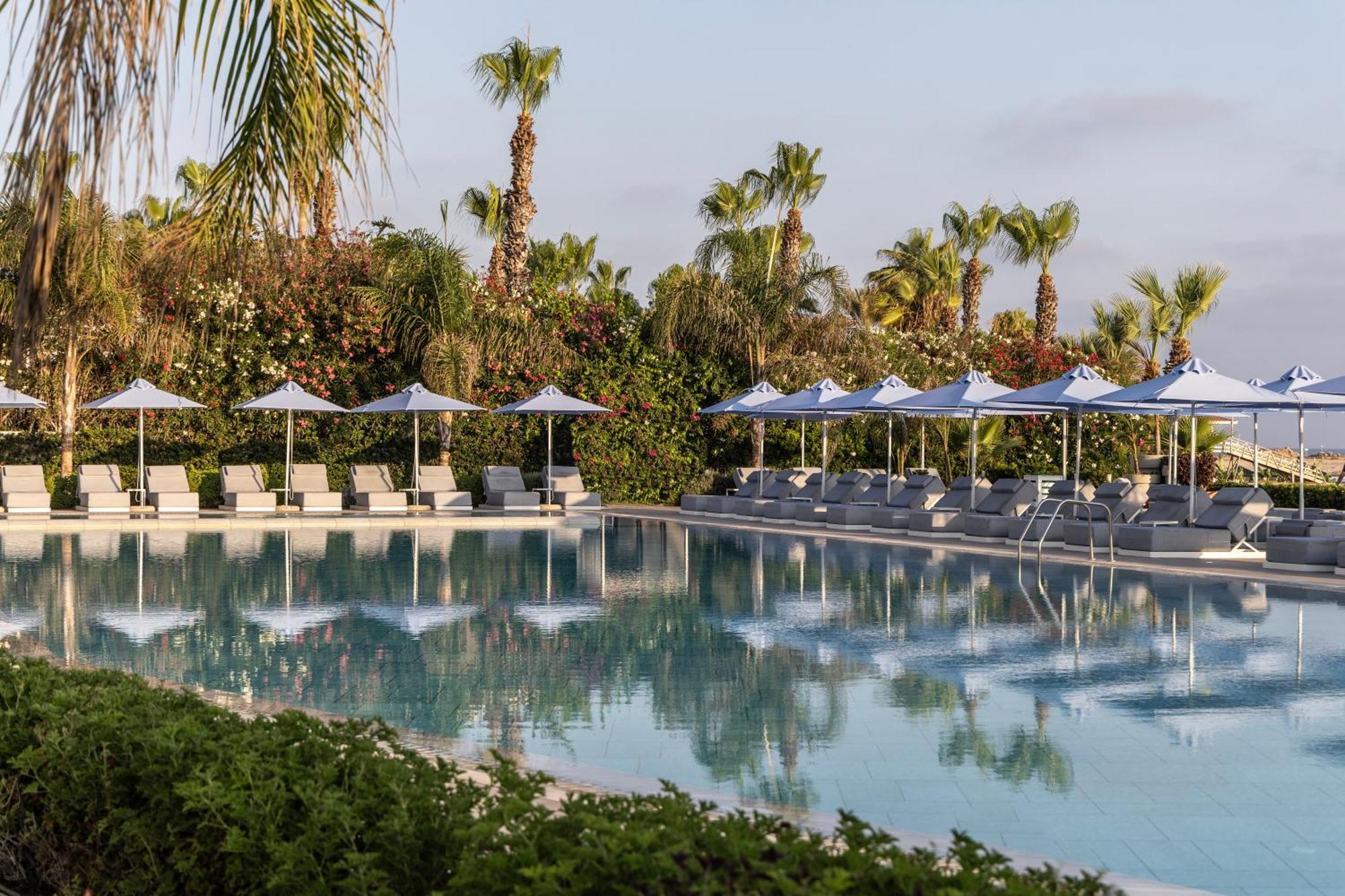 Ivi Mare - Designed For Adults By Louis Hotels Geroskipou Bagian luar foto The pool at the hotel