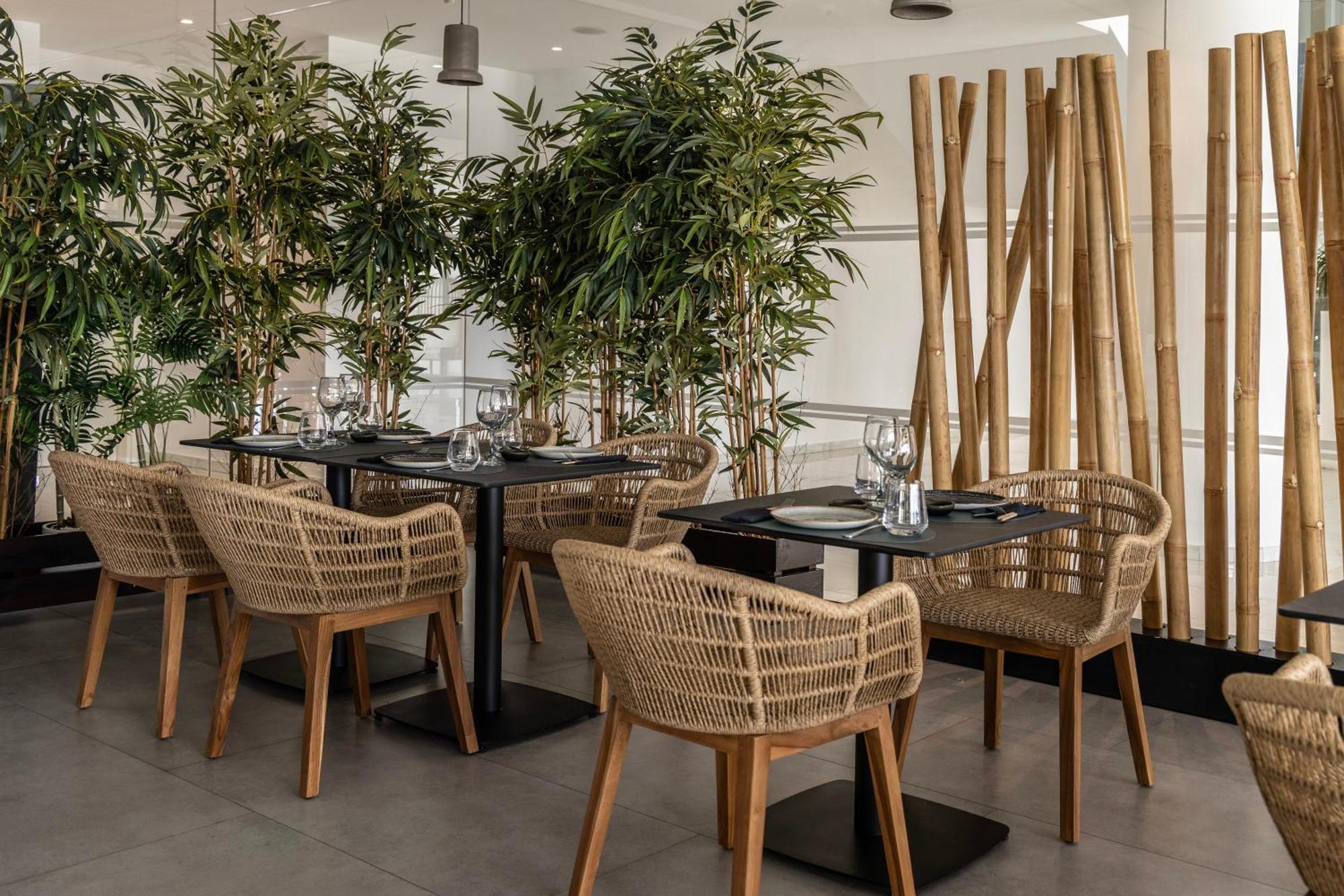 Ivi Mare - Designed For Adults By Louis Hotels Geroskipou Bagian luar foto Restaurant interior
