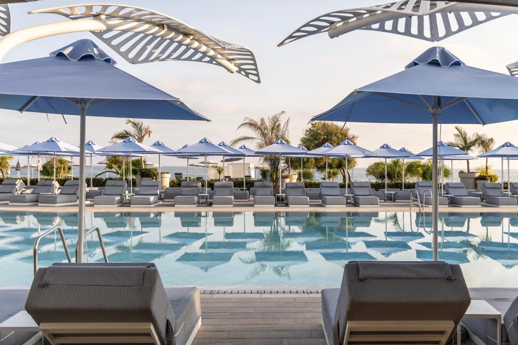 Ivi Mare - Designed For Adults By Louis Hotels Geroskipou Bagian luar foto The pool at the Westin