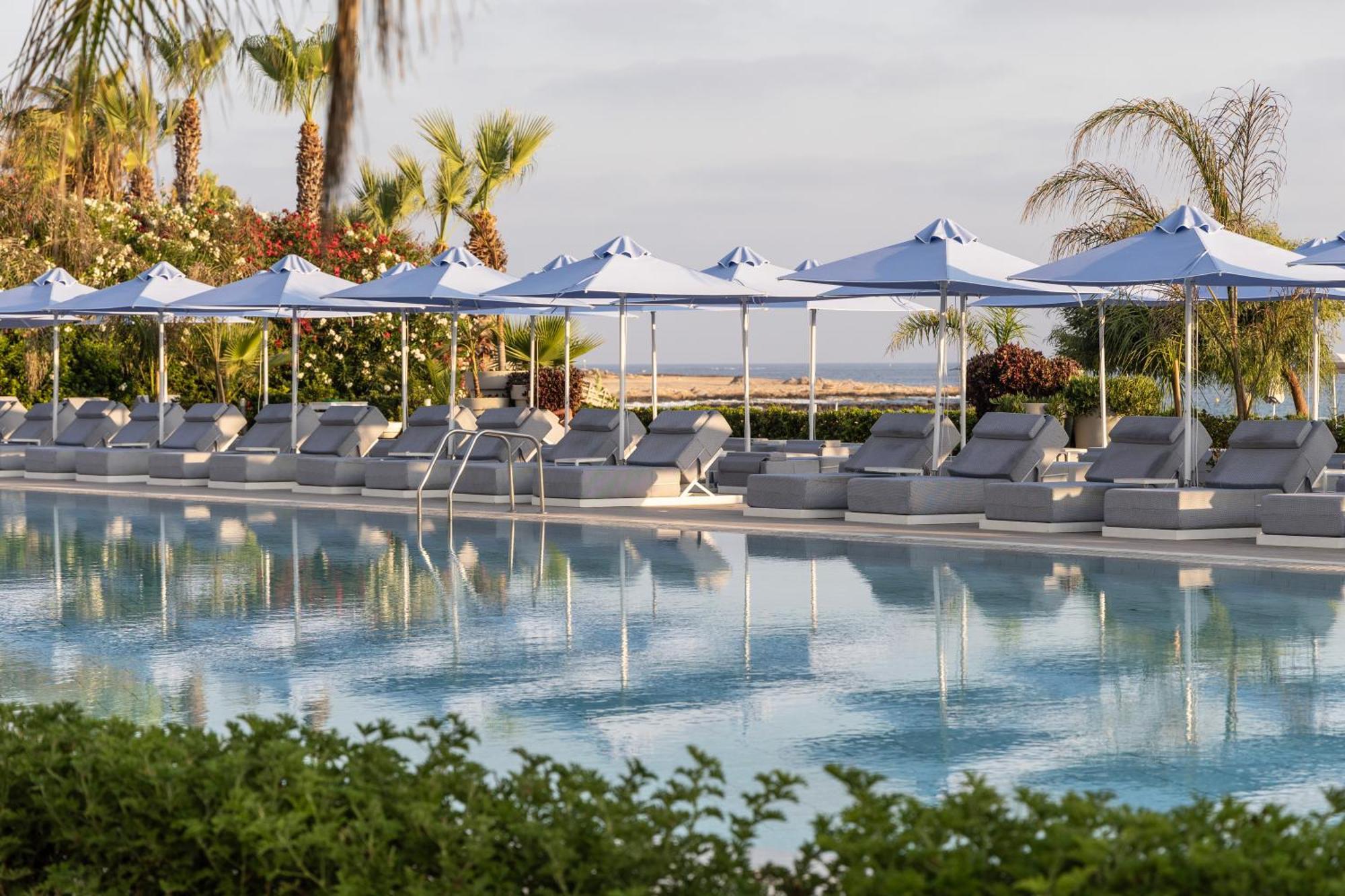 Ivi Mare - Designed For Adults By Louis Hotels Geroskipou Bagian luar foto The pool at the Westin Resort, Costa Navarino