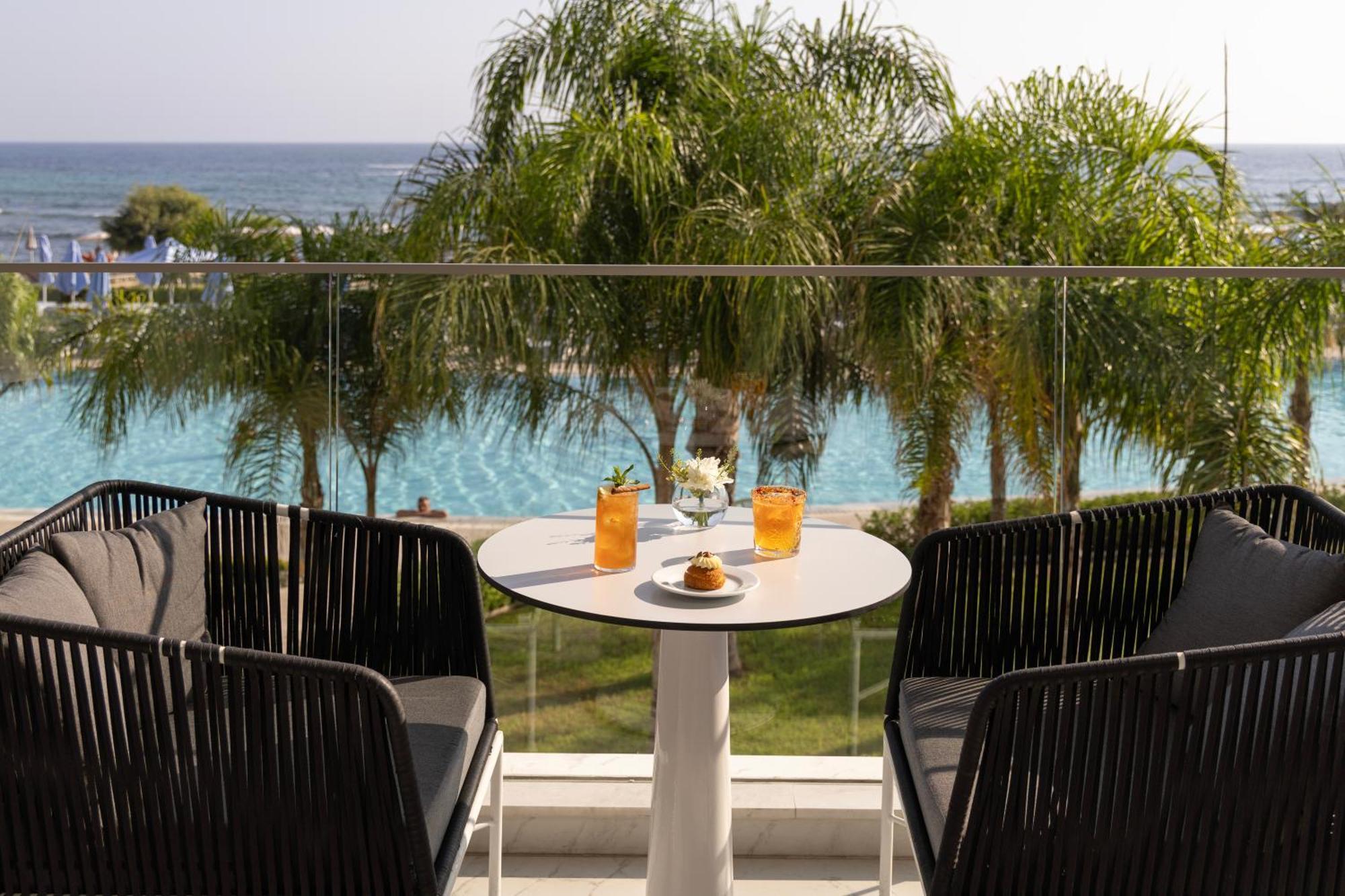 Ivi Mare - Designed For Adults By Louis Hotels Geroskipou Bagian luar foto A balcony at the hotel