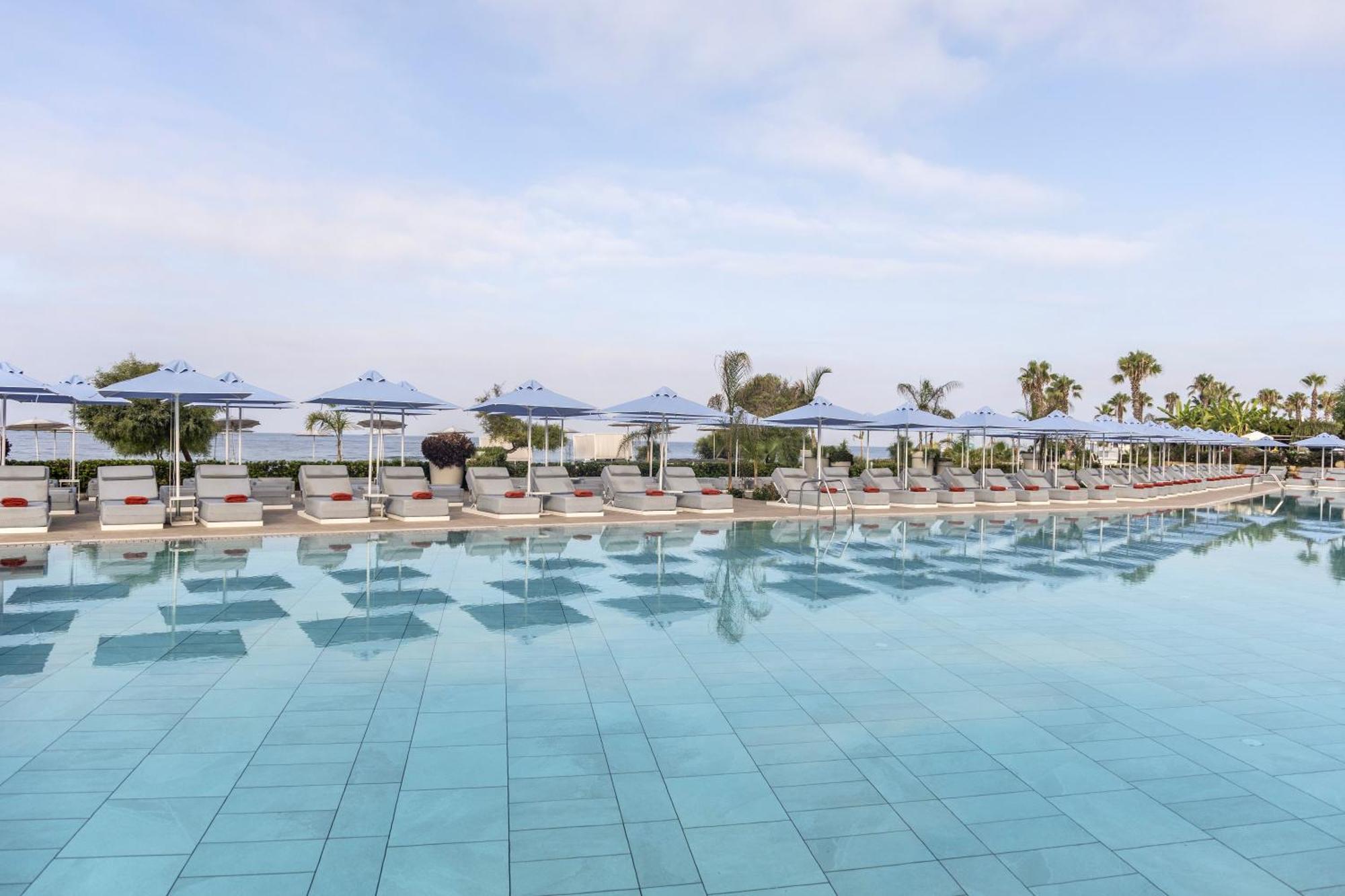 Ivi Mare - Designed For Adults By Louis Hotels Geroskipou Bagian luar foto Pool at the hotel