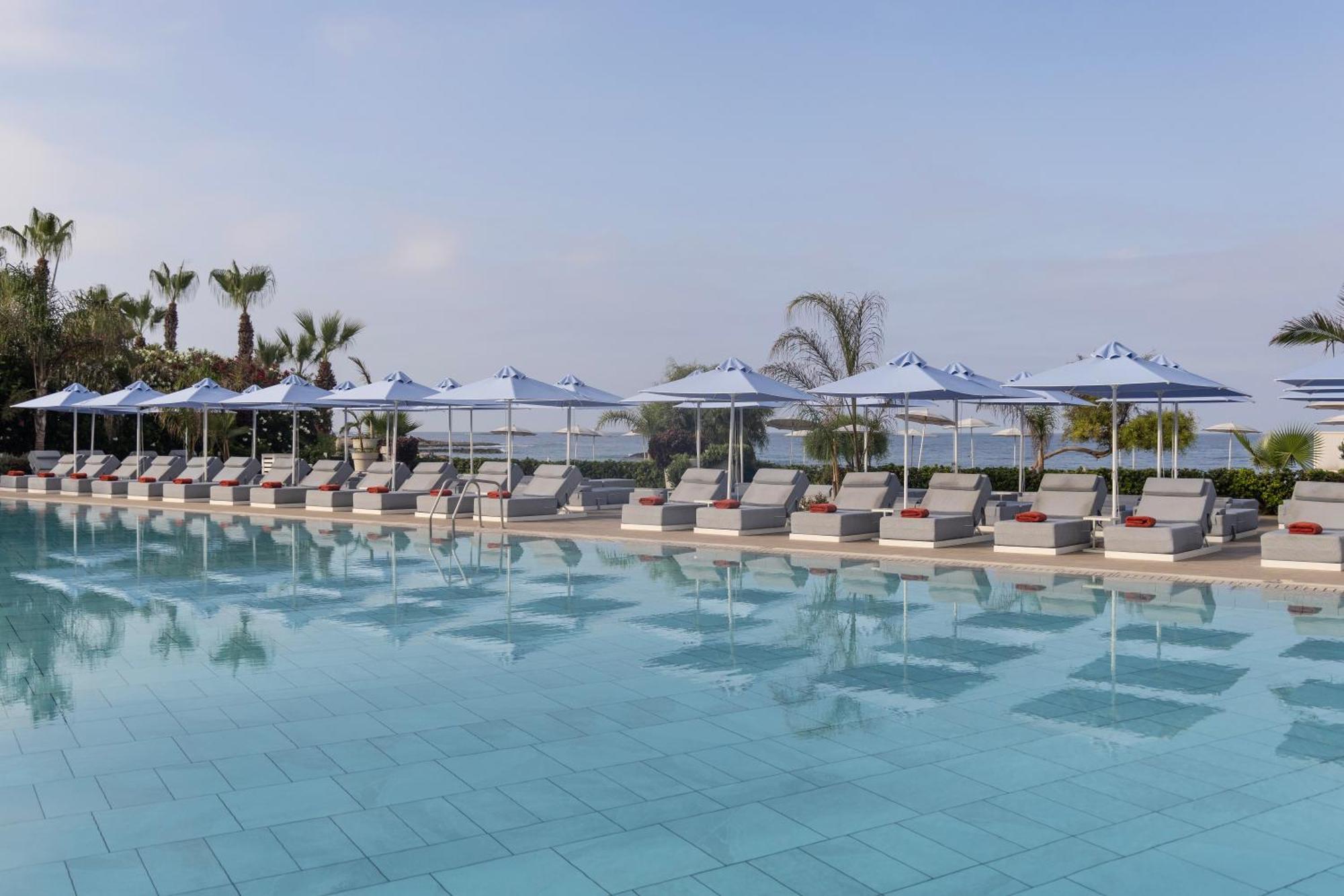Ivi Mare - Designed For Adults By Louis Hotels Geroskipou Bagian luar foto The swimming pool at the hotel