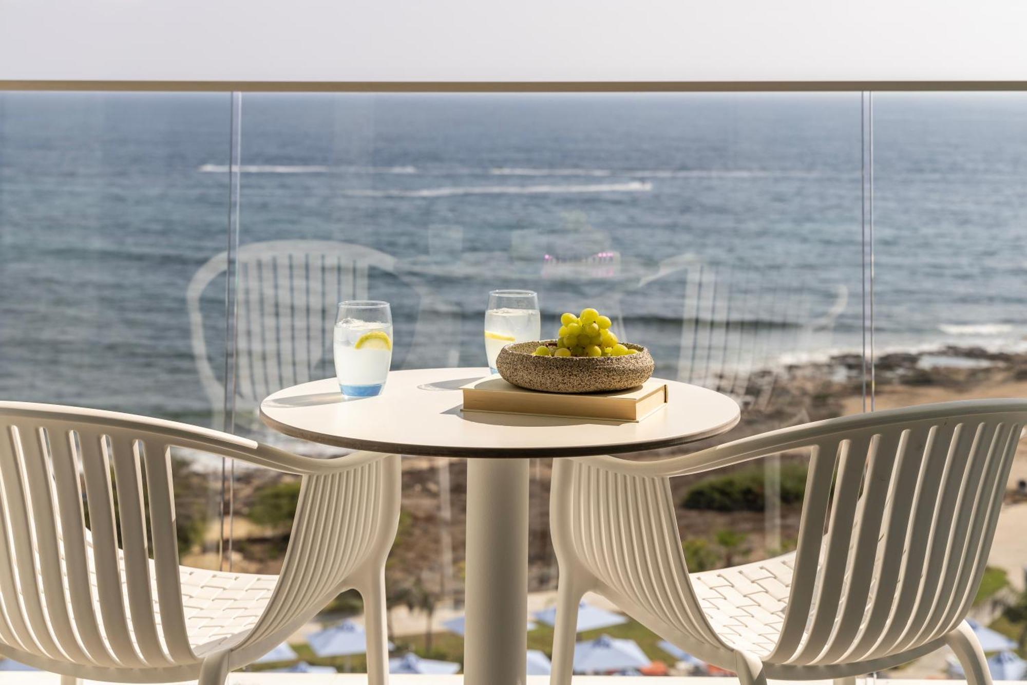 Ivi Mare - Designed For Adults By Louis Hotels Geroskipou Bagian luar foto View from the hotel