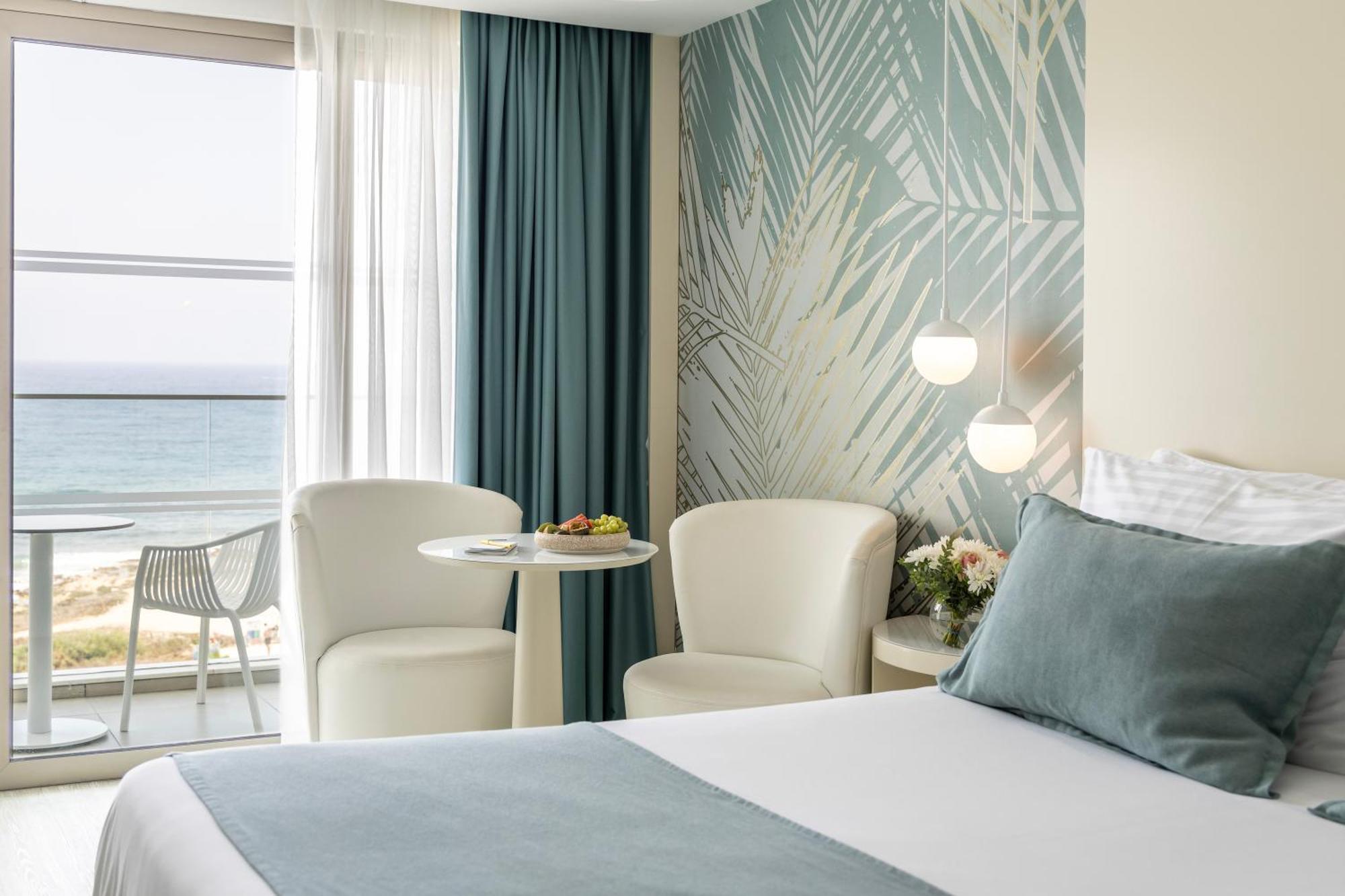 Ivi Mare - Designed For Adults By Louis Hotels Geroskipou Bagian luar foto A room at the hotel