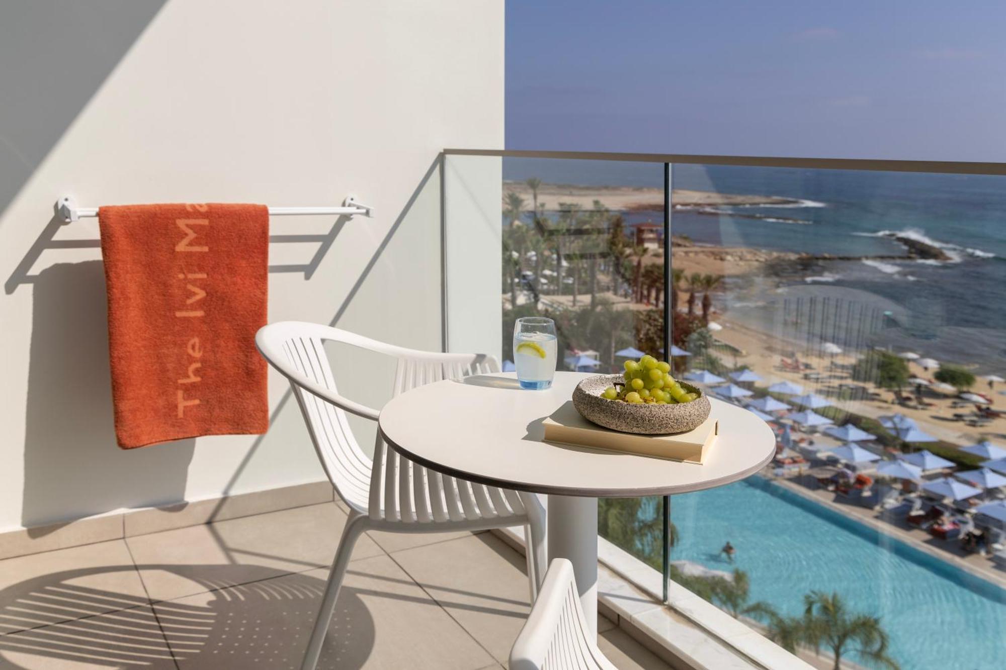 Ivi Mare - Designed For Adults By Louis Hotels Geroskipou Bagian luar foto The View